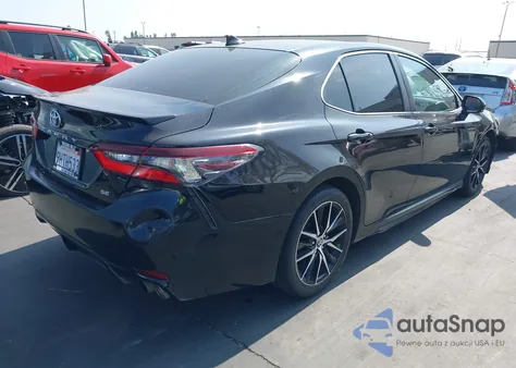 2021 Toyota Camry Se z USA, uszkodzony, nr VIN 4T1G11AK1MU426257